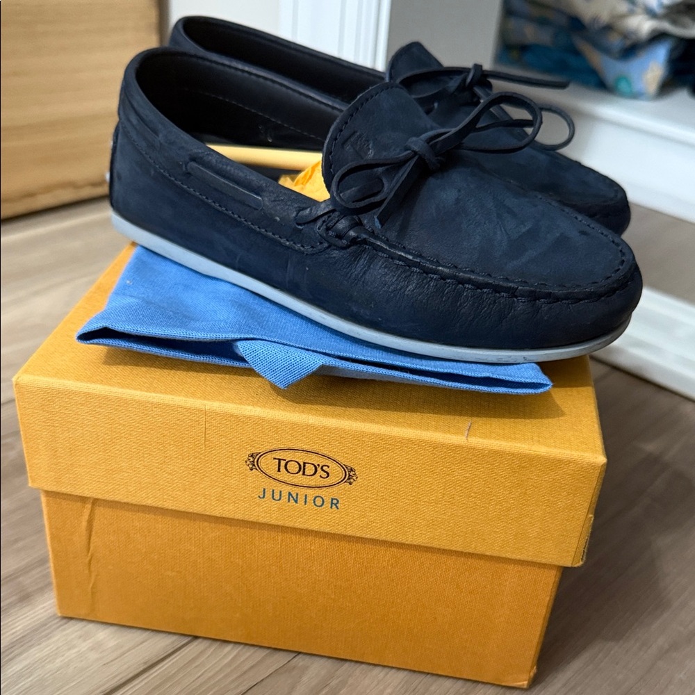 Tod's Kids Dress Shoes in Navy Blue. Used. Great condition.